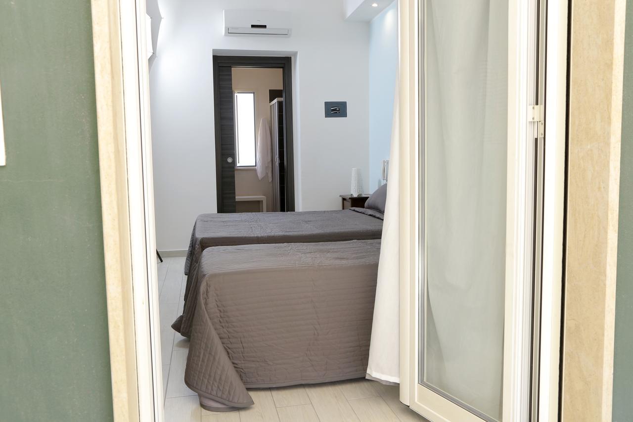 Rooms La Perla Del Mare 玛格丽塔萨沃亚 外观 照片
